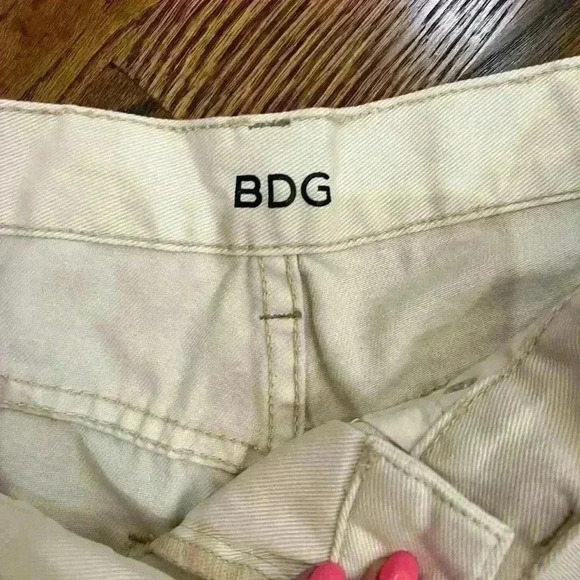 UO BDG White Distressed Tomboy short size 27 - Picture 2 of 3